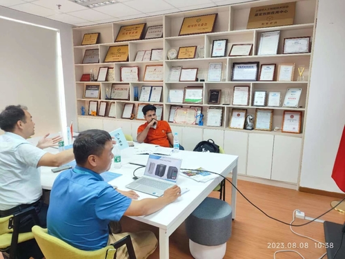 último caso de la compañía sobre Visitas de clientes Comunicación fuera de línea