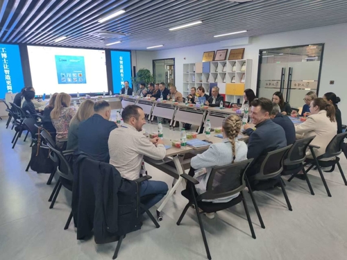 último caso de la compañía sobre Visitas de clientes Comunicación fuera de línea