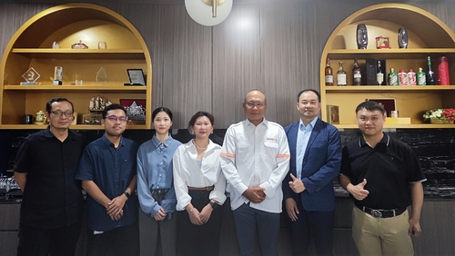 último caso de la compañía sobre Indonesia Visita de los clientes