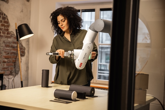 ABB flexible y nuevo GoFa CRB15000 Cobot con el agarrador del robot de Onrobot RG6