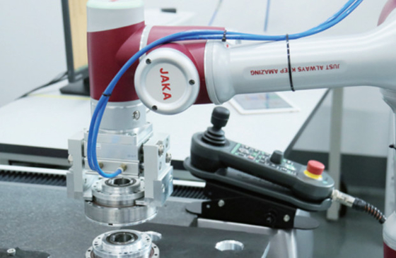 Robot de soldadura colaborativo de JAKA 6 AXIS 819m m de la carga útil flexible del alcance 7kg con Binzel