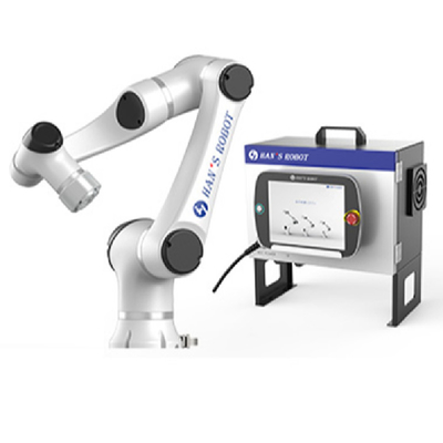 Eje del robot del cobot de Hans E5 y del brazo 6 del robot con el regulador del brazo del robot y enseñar al colgante y al agarrador del onrobot