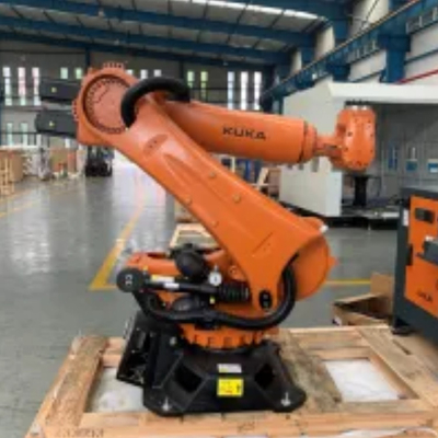 KUKA KR 210 R2700 Robots industriales de recogida y colocación con guías lineales CNGBS para el montaje del motor