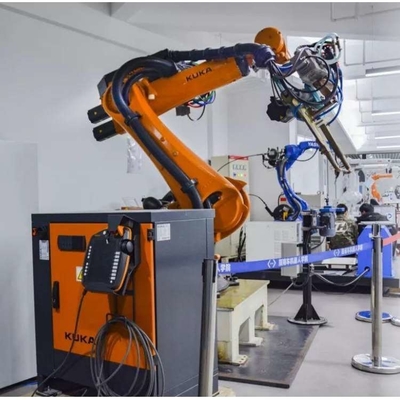 Kuka Robot KR 70 R2100 con estación de limpieza de armas CNGBS para automatización de soldadura con brazo robótico de 6 ejes