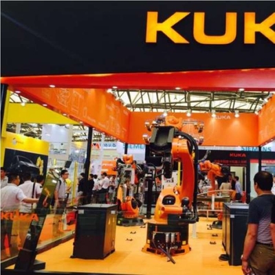 Kuka Robot KR 70 R2100 con estación de limpieza de armas CNGBS para automatización de soldadura con brazo robótico de 6 ejes