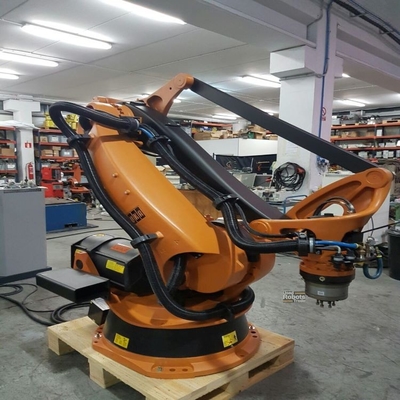 Brazo robótico de paletización 5 Ejes Kuka KR 180 PA con tren guía de robot CNGBS para el robot de paletización