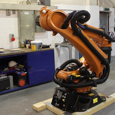 KUKA Robot KR 120 R3200 PA con carga útil de 120 kg y alcance de paletización de 3195 mm Robot para paletización