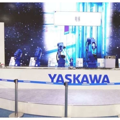 Brazo robótico de 6 ejes Yaskawa GP12 con cerca de seguridad CNGBS para manejo automatizado como robot universal