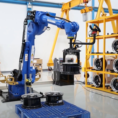 Brazo robótico industrial de Yaskawa GP180 con agarre CNGBS como máquina para hacer paletas