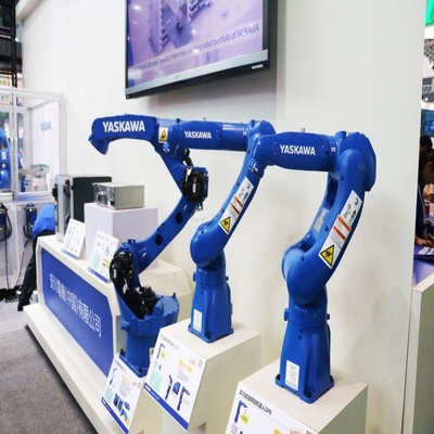 Brazo robótico de 6 ejes Yaskawa GP25 con paquete de vestimenta de robot CNGBS para manejar la automatización del robot