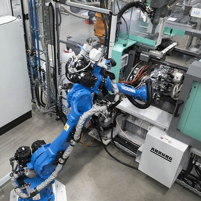 Máquina de paletas YASKAWA GP50 con paquete de envasado CNGBS para un uso más prolongado Estación de trabajo como robot industrial