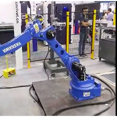 Brazo robótico universal de 6 ejes Yaskawa GP110 con agarre robótico CNGBS para el robot de manipulación de paletas