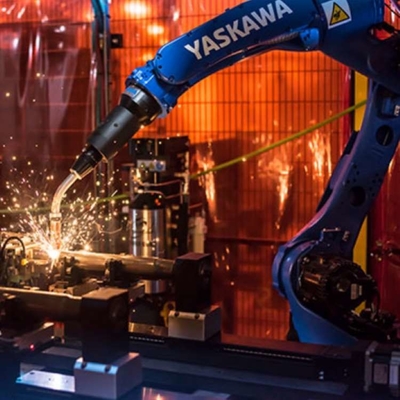 6 Brazo robótico de soldadura de ejes Yaskawa AR2010 con ropa de robot CNGBS para robot de soldadura automatizado