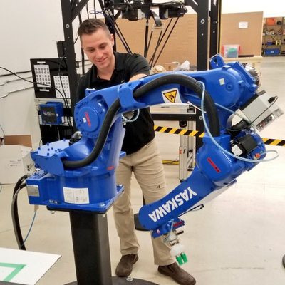 GP12 Brazo robótico industrial Yaskawa con carga útil de 12 kg como brazo robótico de 6 ejes para recoger y colocar