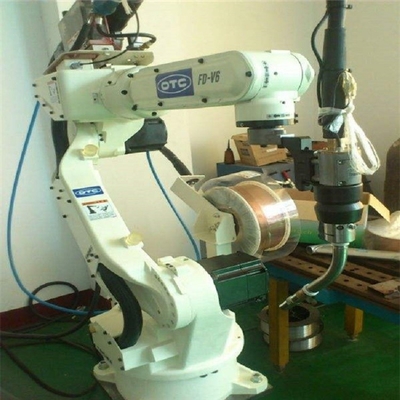 Robot industrial OTC FD-B6L con alcance de 2008 mm con soldadores ARC y máquina de soldadura DM350