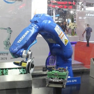 Robot de montaje industrial GP8 con carga útil de 8 kg, brazo robótico como máquina de recoger y colocar