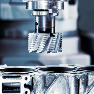 Centro de mecanizado vertical de la serie VL V1370L utilizado en varios sitios de producción como accesorios de máquinas herramientas