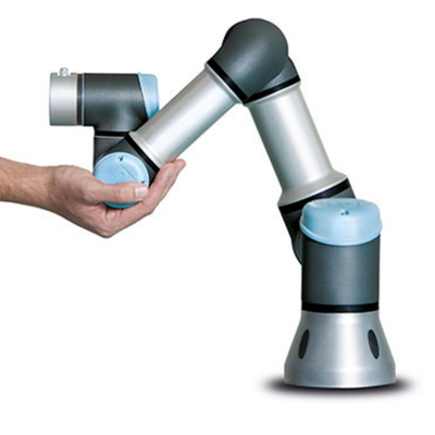 UR3 Cobot Robótico Universal con agarre como máquina de montaje para el montaje del motor