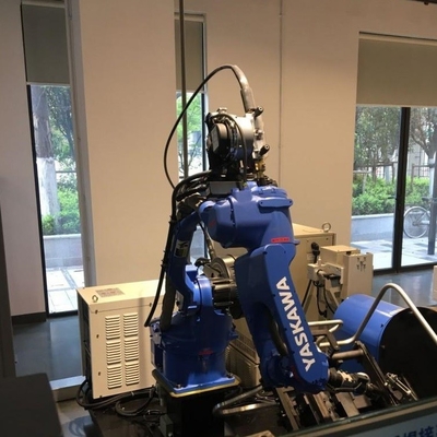 Robot industrial AR1440 con 12 kg de carga útil, antorchas de soldadura con posicionador como máquina de soldadura láser