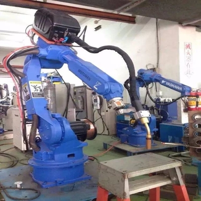 Brazo robótico de 6 ejes Yaskawa GP12 con cabeza de molienda y cerca de CNGBS para robots de molienda CNC