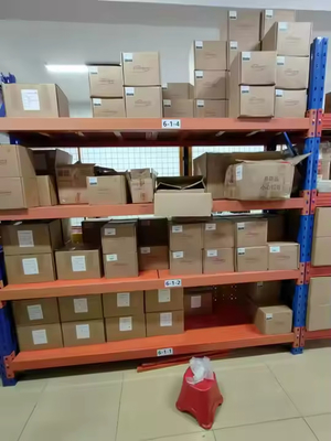 Válvula de control neumático con posicionador de flujo Logix serie 3200 y válvulas de solenoide Burkert