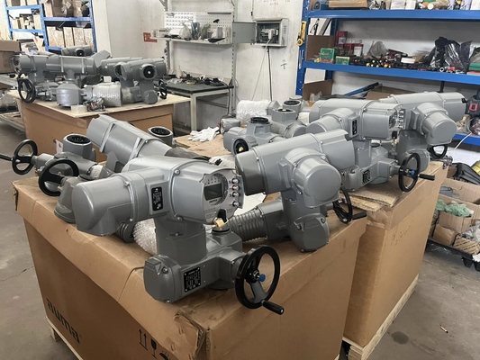 Actuador eléctrico AUMA serie SA/SAR con conexiones aéreas G o NPT
