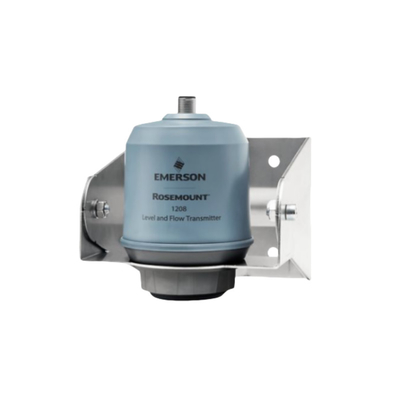 Unidad de tratamiento de agua montada en patinaje con Emerson Rosemount Modelo 1280 Radar sin contacto Nivel y flujo