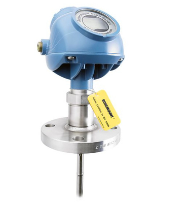 La unidad de reabastecimiento de combustible está equipada con un transmisor de nivel de EMERSON Rosemount 5300 - medidor de nivel de onda de radar guiado.