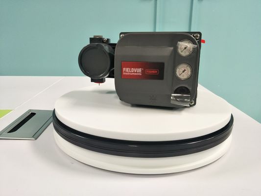 Vanessa Serie 30.000 Control de flujo Cuarta vuelta triple válvula de desplazamiento con Fisher DVC6200 posicionador de válvula