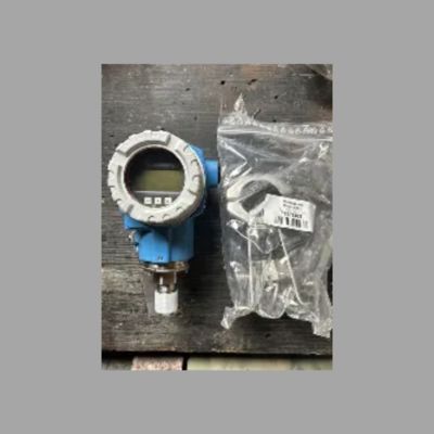 Deslizamiento de la válvula de control de flujo con el medidor de flujo de vórtice Endress+Hauser Proline Prowirl F 200 y el transmisor de presión digital Cerabar PMC71