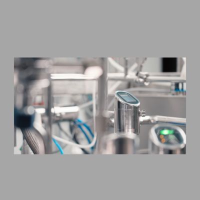 Estación de reducción de presión y temperatura con medidor de flujo de vórtice Endress+Hauser Proline Prowirl D 200 y transmisor de presión Cerabar PMP43