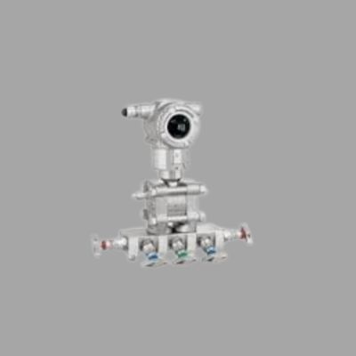 Unidad de control de presión/caudal con caudalímetro Endress+Hauser Proline Prowirl R 200 y transmisor de presión diferencial Deltabar PMD50.