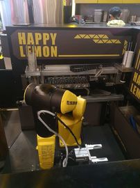 Máquina del café del robot R900 seis del KR 6, fabricante de café estable del brazo del robot del funcionamiento