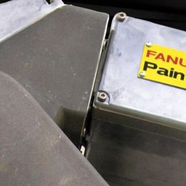 Pinte el brazo del robot del compañero 200 IA 5L Fanuc para las operaciones de la asamblea/de dirección