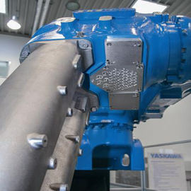 Alta carga útil L robot automático del pintado con pistola de AXIS, brazo rápido del robot del ahorro de espacio