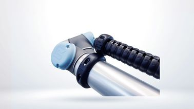 Brazo colaborativo de soldadura Igus Ur del robot - la abrazadera asegura los accesorios de la dirección del cable