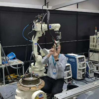 6 solución del robot de soldadura de OTC FD-B6L del brazo del robot del eje con la soldadora de DM350 DM500 para la soldadura de mig