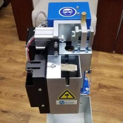 Dispositivo limpio de los sopletes de la lluvia de oro para el ARCO del mag tig del mig del brazo del robot de soldadura