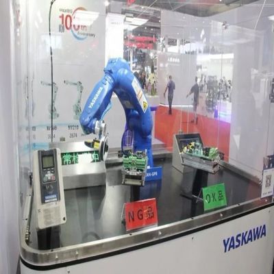Pequeño regulador YRC1000 de Motoman GP7 del brazo del robot industrial para el robot de empaquetado