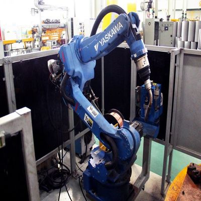 Brazo Motoman AR1440 del robot de 6 AXIS con el soldador RD350S para la soldadura robótica