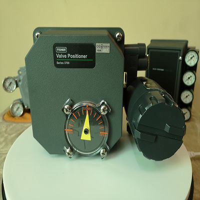 Fisher 3720 proporciona un posicionador electroneumático de la posición de la bola o del disco de la válvula
