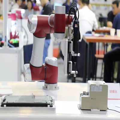 6 robot robótico del brazo JAKA Zu 12 Cobot de AXIS para el robot de soldadura automática