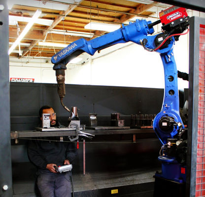 Robot elegante rápido y exacto AR2010 como alcance 2010m m de la carga útil 12kg de la soldadora de Mig para la soldadura AL ARCO