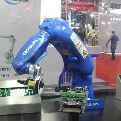 Robot industrial de alta velocidad GP8 de la asamblea de motor con el brazo robótico de la carga útil 8KG como máquina de la selección y del lugar