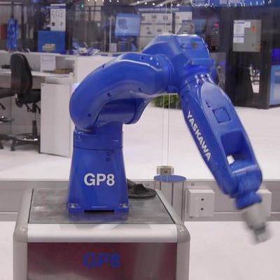 Robot industrial de alta velocidad GP8 de la asamblea de motor con el brazo robótico de la carga útil 8KG como máquina de la selección y del lugar