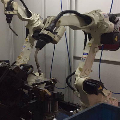 Robot de soldadura automática de 6 AXIS OTC FD-B6 con la soldadora de DM350 Mig