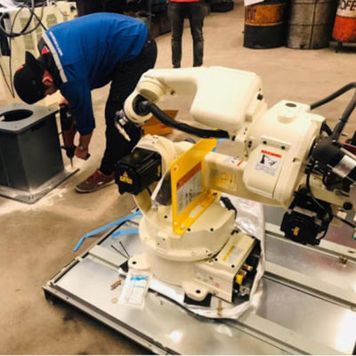 Automóvil de AXIS OTC FD-B6 del robot de soldadura de MIG 6 que suelda con autógena la soldadora robótica