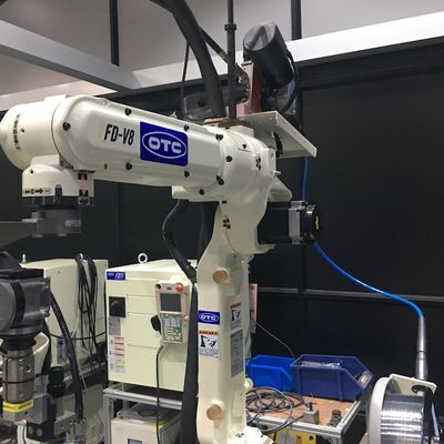 Carga útil de OTC FD-V8 8kg del robot de soldadura automática de los sopletes para la soldadura de Mig