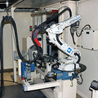 Carga útil de OTC FD-V8 8kg del robot de soldadura automática de los sopletes para la soldadura de Mig