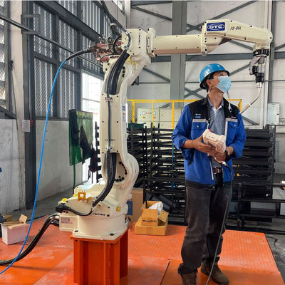 Carga útil de OTC FD-V8 8kg del robot de soldadura automática de los sopletes para la soldadura de Mig